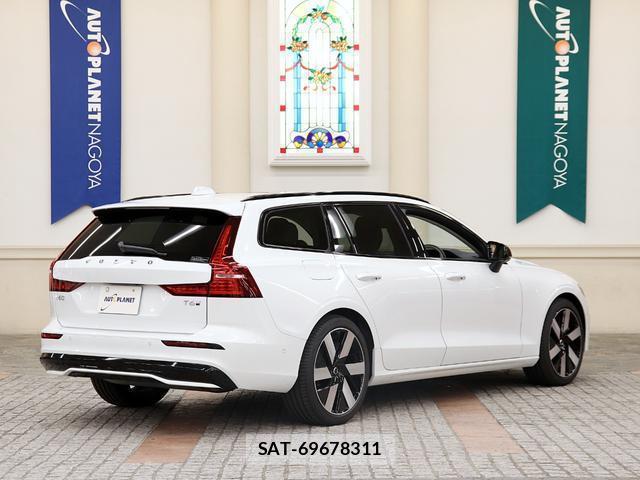 Volvo V60 2025-08 8329908-1