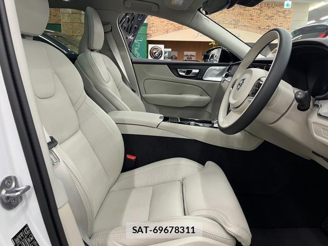 Volvo V60 2025-08 8329908-4