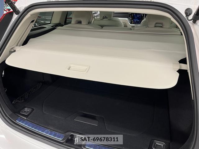 Volvo V60 2025-08 8329908-9