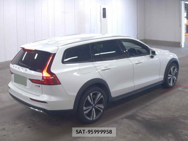 Volvo V60 2023-03 8330089-1