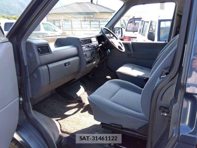 VolksWagen VANAGON 1994-08 8330011-2