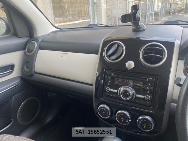 Mazda VERISA 2012-11 8330676-13