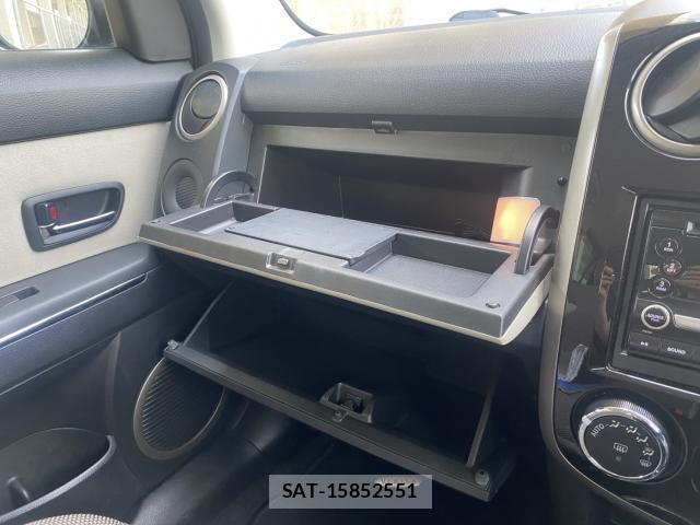 Mazda VERISA 2012-11 8330676-17