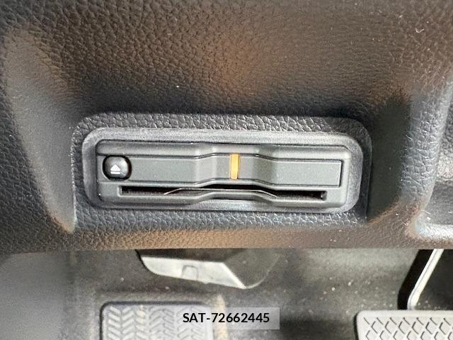 Honda VEZEL 2022-07 8329548-12
