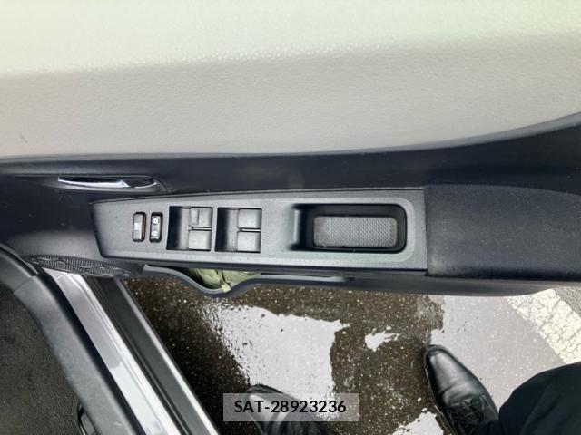 Toyota VITZ 2012-02 8328951-10