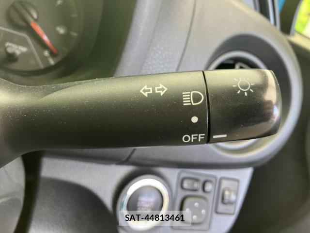 Toyota VITZ 2017-06 8329013-13