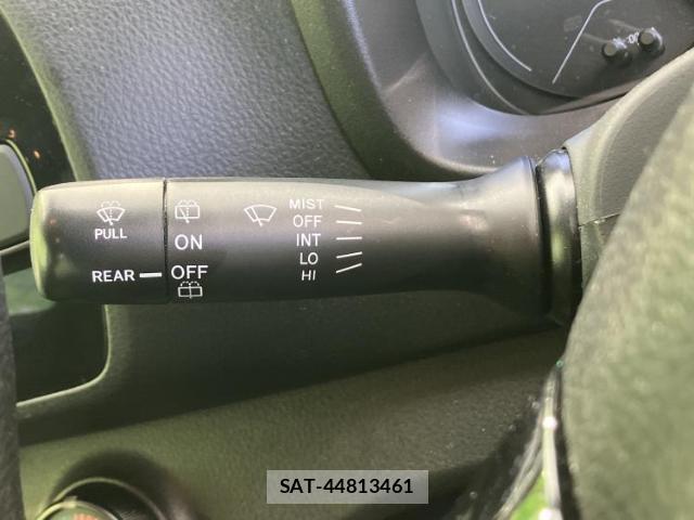 Toyota VITZ 2017-06 8329013-14