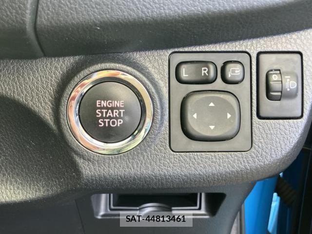 Toyota VITZ 2017-06 8329013-17