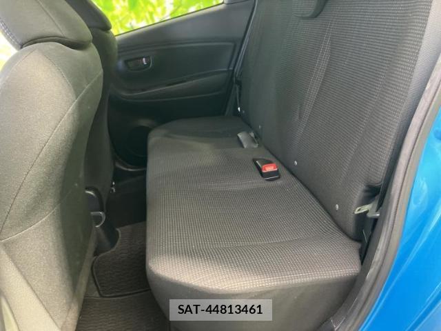 Toyota VITZ 2017-06 8329013-6