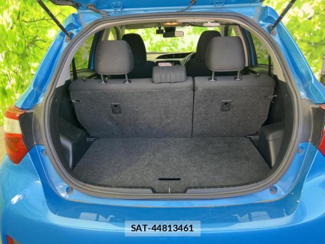Toyota VITZ 2017-06 8329013-7