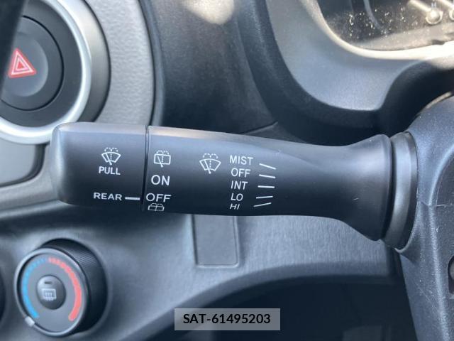 Toyota VITZ 2011-06 8330476-12