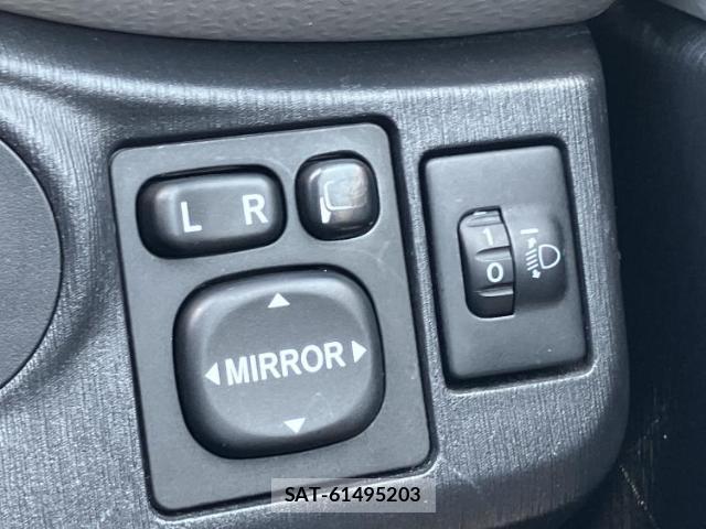 Toyota VITZ 2011-06 8330476-15