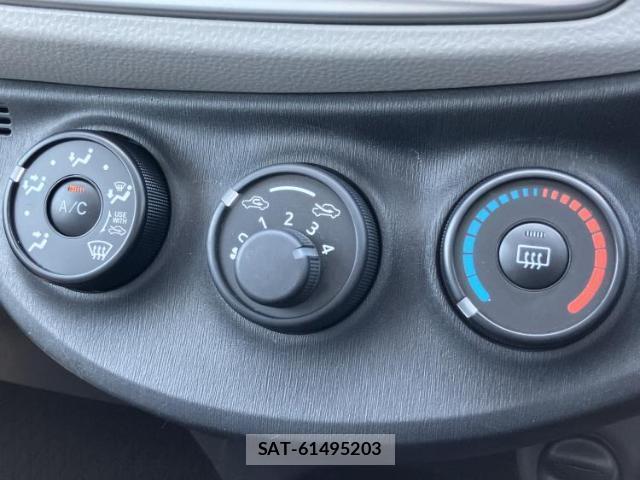 Toyota VITZ 2011-06 8330476-17