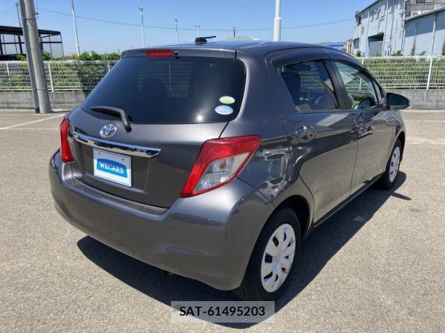 Toyota VITZ 2011-06 8330476-2