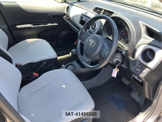 Toyota VITZ 2011-06 8330476-4