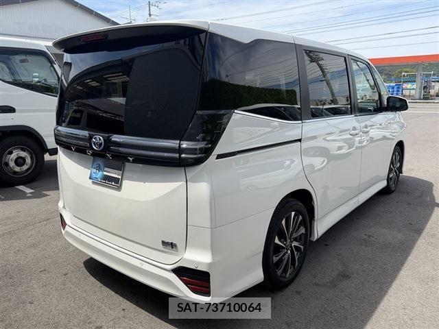 Toyota VOXY 2024-07 8327879-1