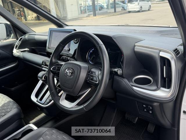 Toyota VOXY 2024-07 8327879-12