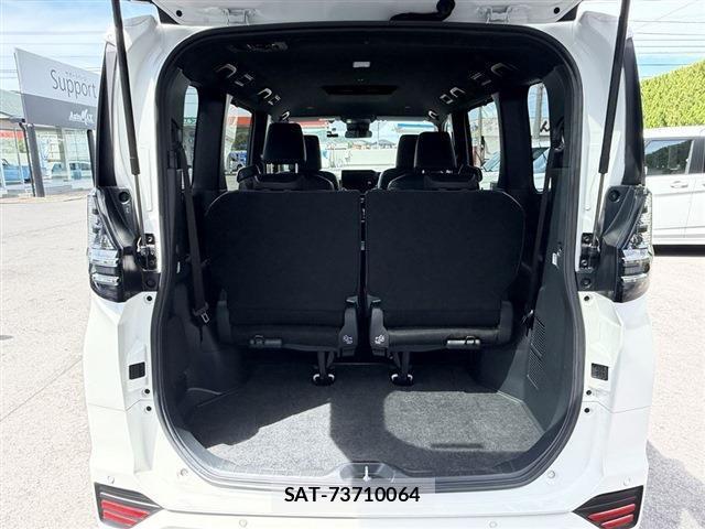 Toyota VOXY 2024-07 8327879-13