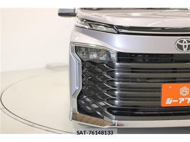 Toyota VOXY 2024-10 8327938-15