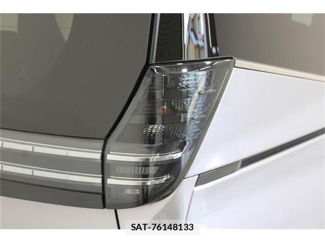 Toyota VOXY 2024-10 8327938-17