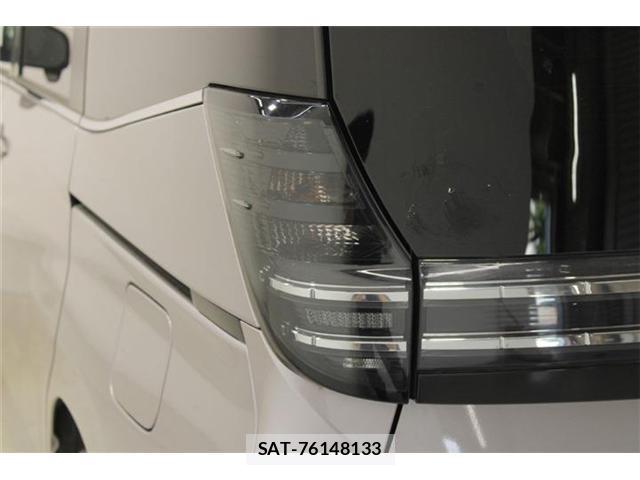 Toyota VOXY 2024-10 8327938-18
