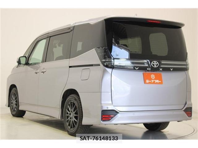 Toyota VOXY 2024-10 8327938-9