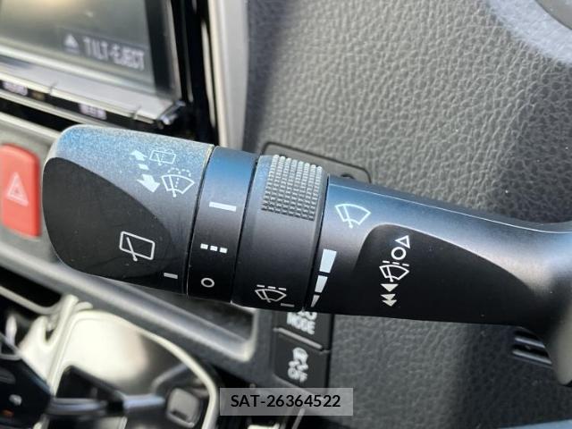 Toyota VOXY 2016-09 8328087-14