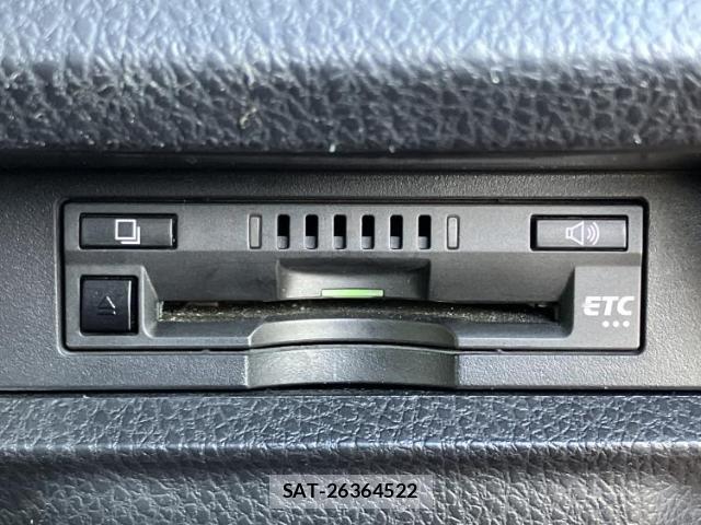 Toyota VOXY 2016-09 8328087-16