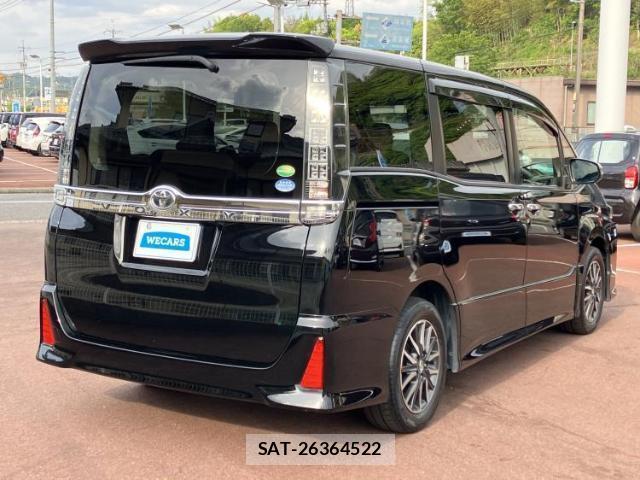Toyota VOXY 2016-09 8328087-2