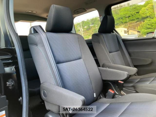 Toyota VOXY 2016-09 8328087-4