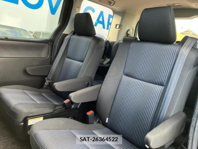 Toyota VOXY 2016-09 8328087-7