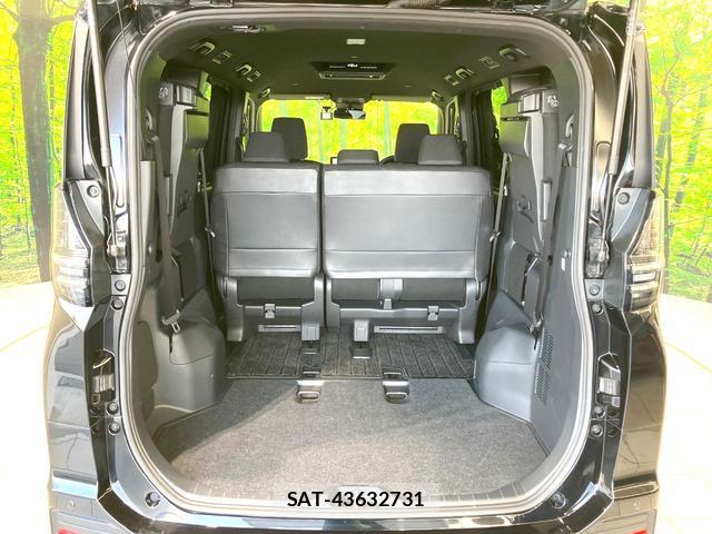 Toyota VOXY 2022-09 8328110-10