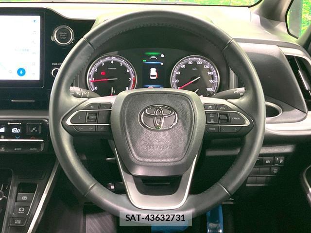 Toyota VOXY 2022-09 8328110-11