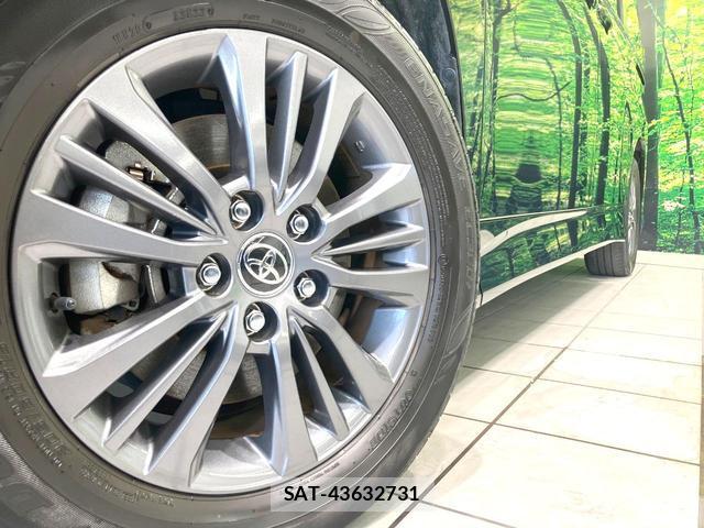 Toyota VOXY 2022-09 8328110-13