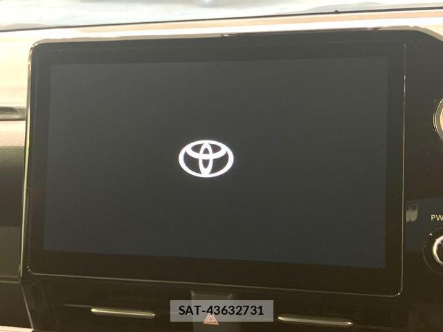 Toyota VOXY 2022-09 8328110-4