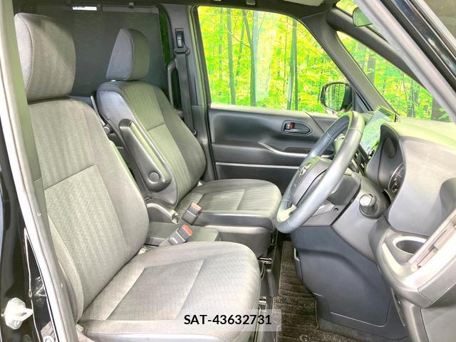 Toyota VOXY 2022-09 8328110-7