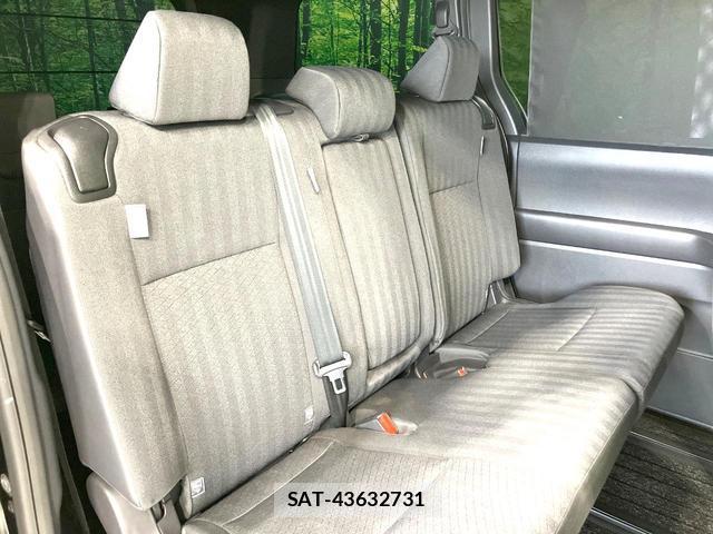 Toyota VOXY 2022-09 8328110-8