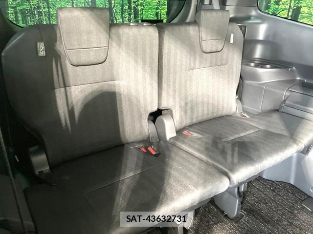 Toyota VOXY 2022-09 8328110-9