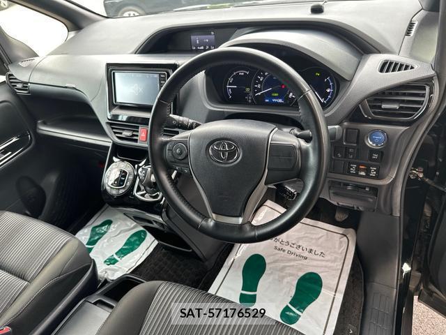 Toyota VOXY 2021-03 8328153-12