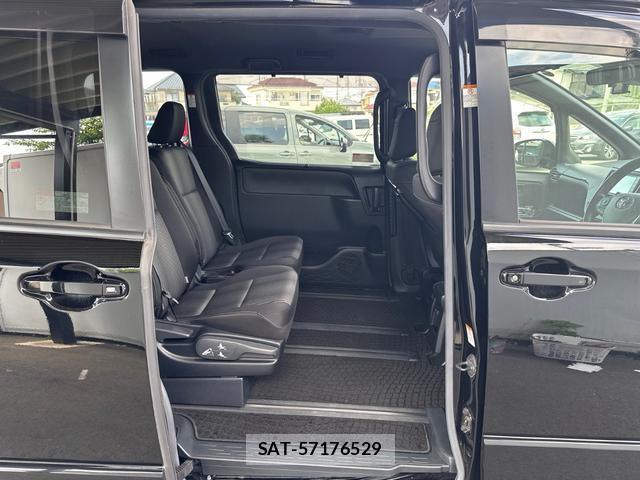 Toyota VOXY 2021-03 8328153-13