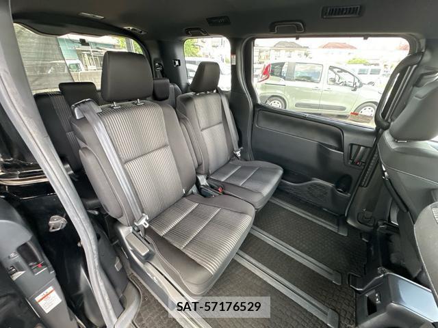Toyota VOXY 2021-03 8328153-14