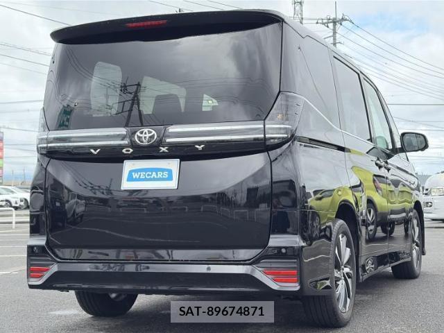 Toyota VOXY 2025-08 8328164-2