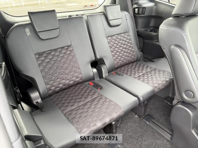 Toyota VOXY 2025-08 8328164-5