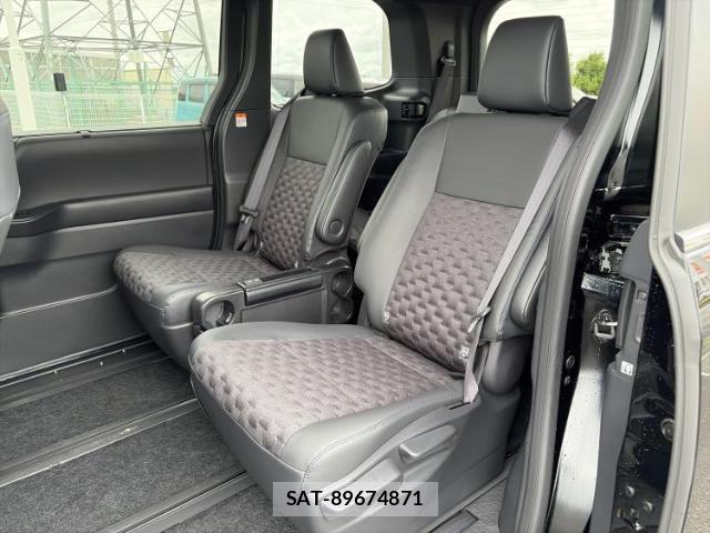 Toyota VOXY 2025-08 8328164-7