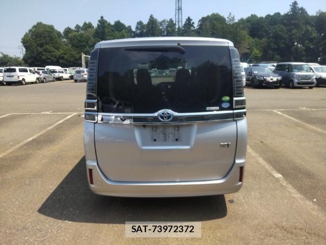 Toyota VOXY 2018-07 8328198-1