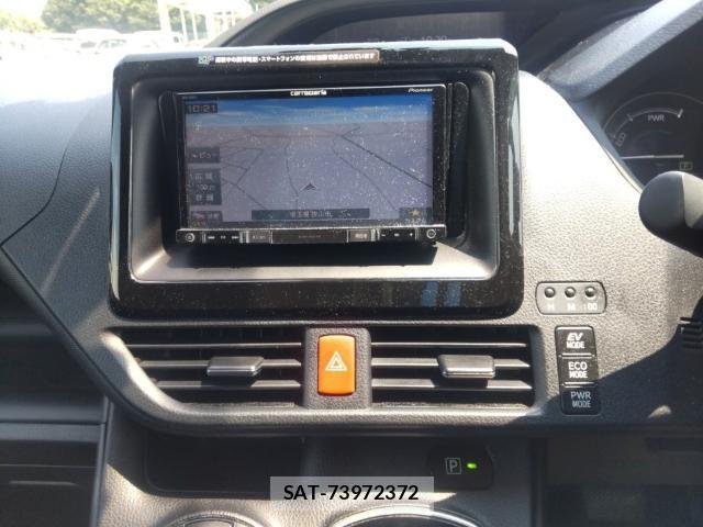 Toyota VOXY 2018-07 8328198-10