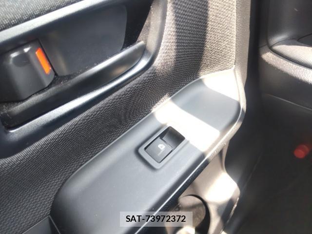 Toyota VOXY 2018-07 8328198-12
