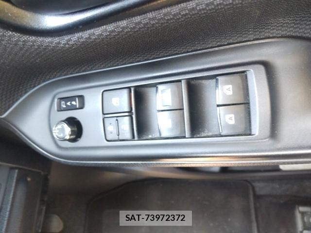 Toyota VOXY 2018-07 8328198-13