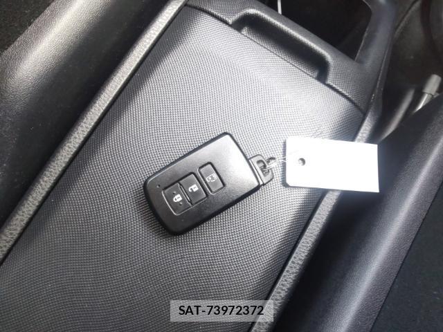 Toyota VOXY 2018-07 8328198-14