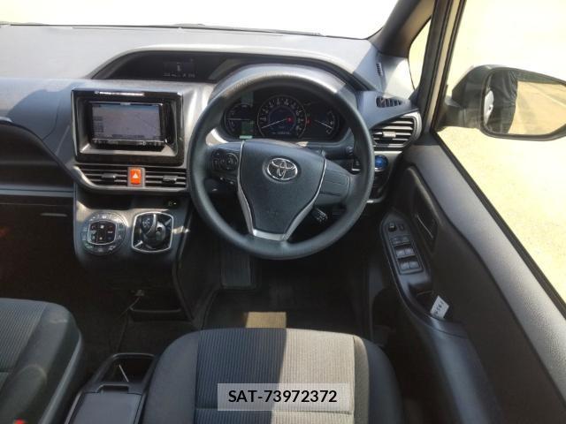 Toyota VOXY 2018-07 8328198-2